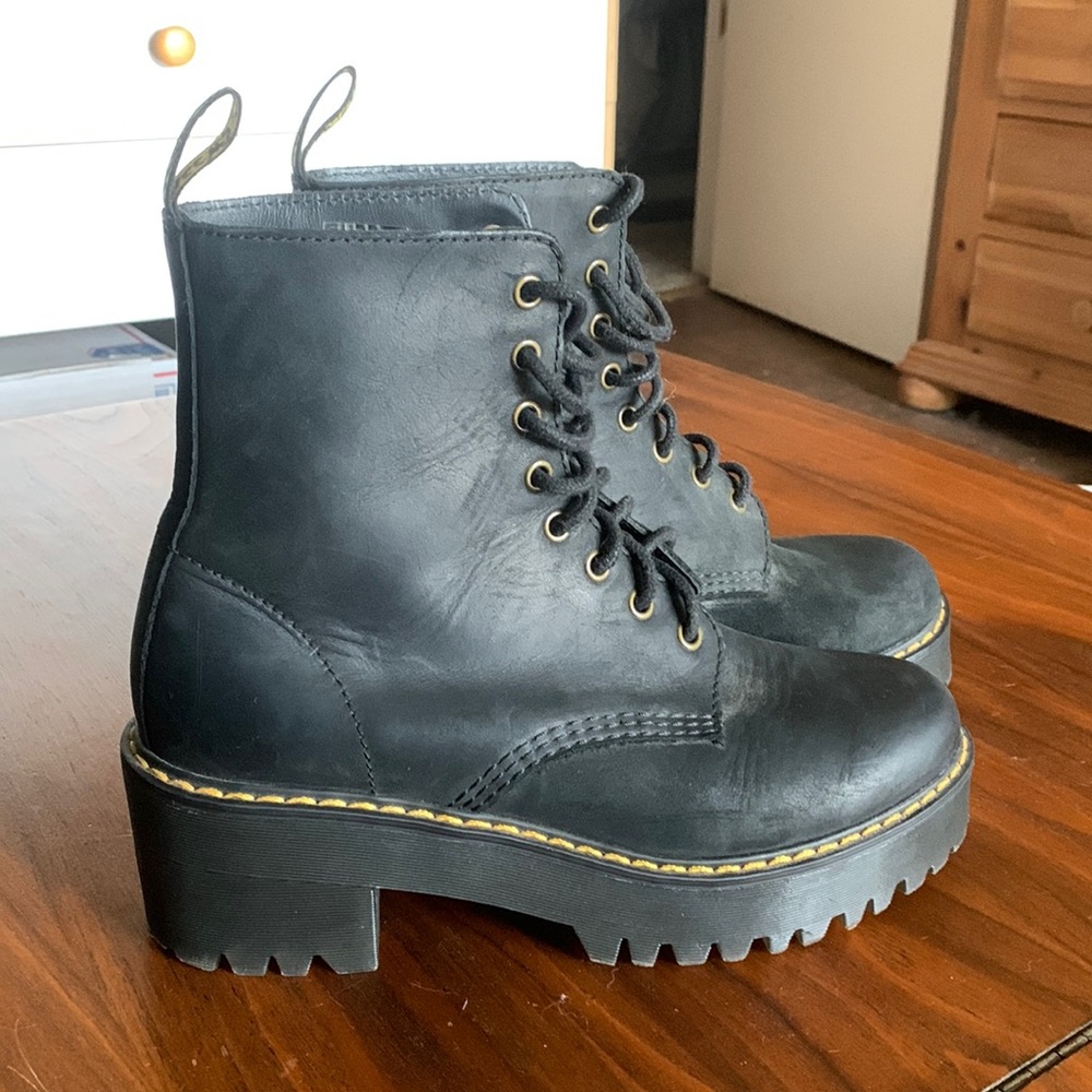 Dr. Martens, SHRIVER HI. Size 9 W/UK7/EU41. Like new!